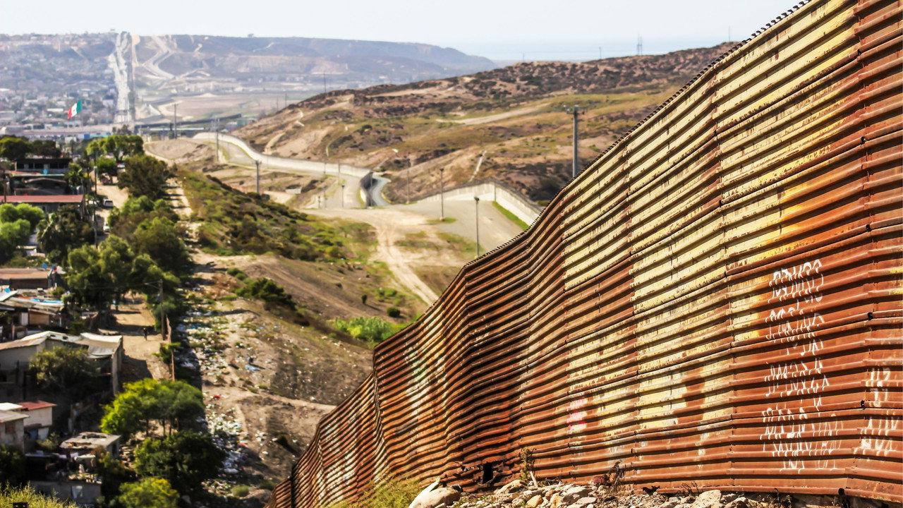Ser Fronterizo: Crónicas de las Asimetrías Globales backdrop