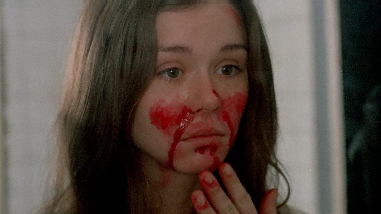 Lisa, Lisa backdrop