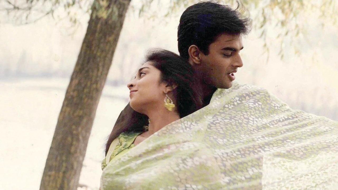 Alaipayuthey backdrop