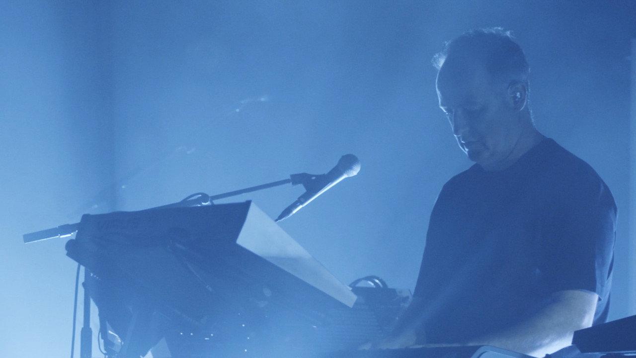 Sasha : re-Fracted : Live backdrop