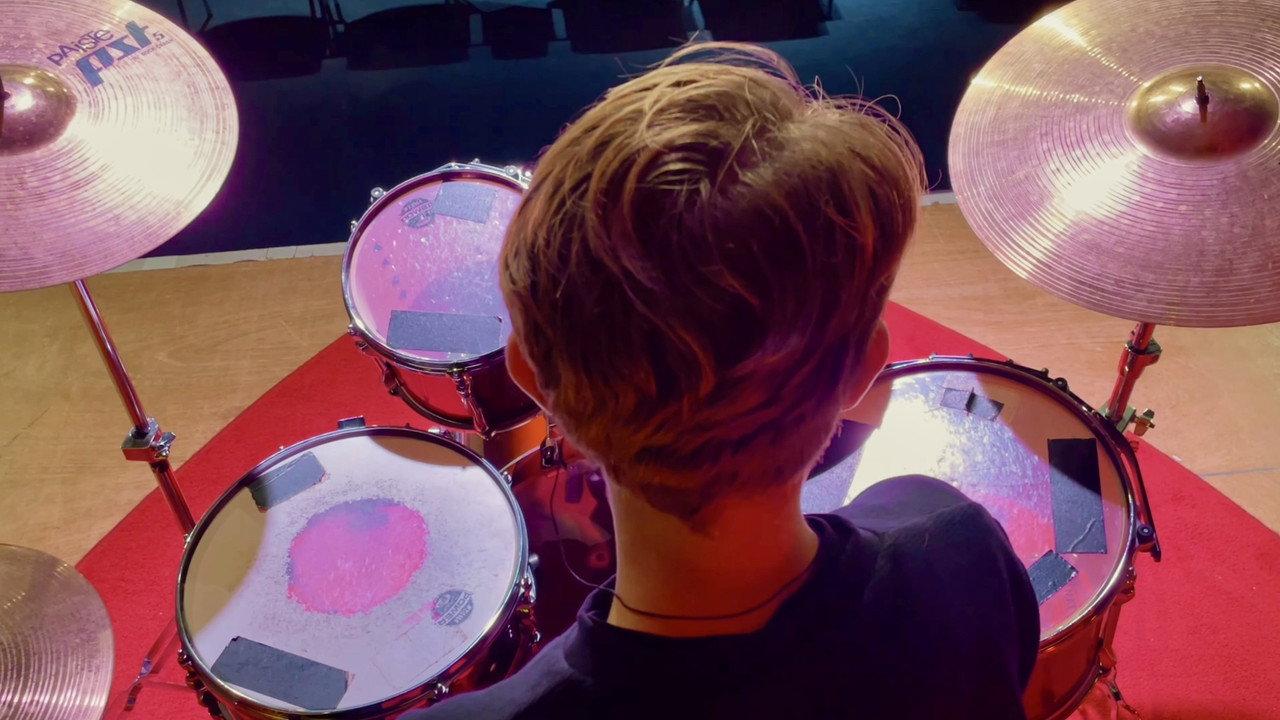 Drum Duel backdrop
