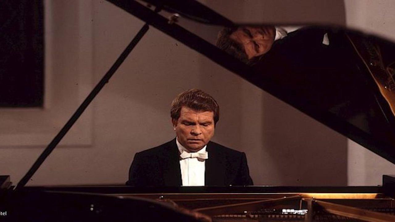 Emil Gilels Recital backdrop