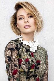 Laura Cosoi profile photo