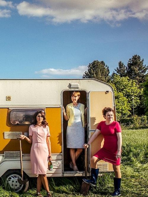 Three Women Wait for Death backdrop